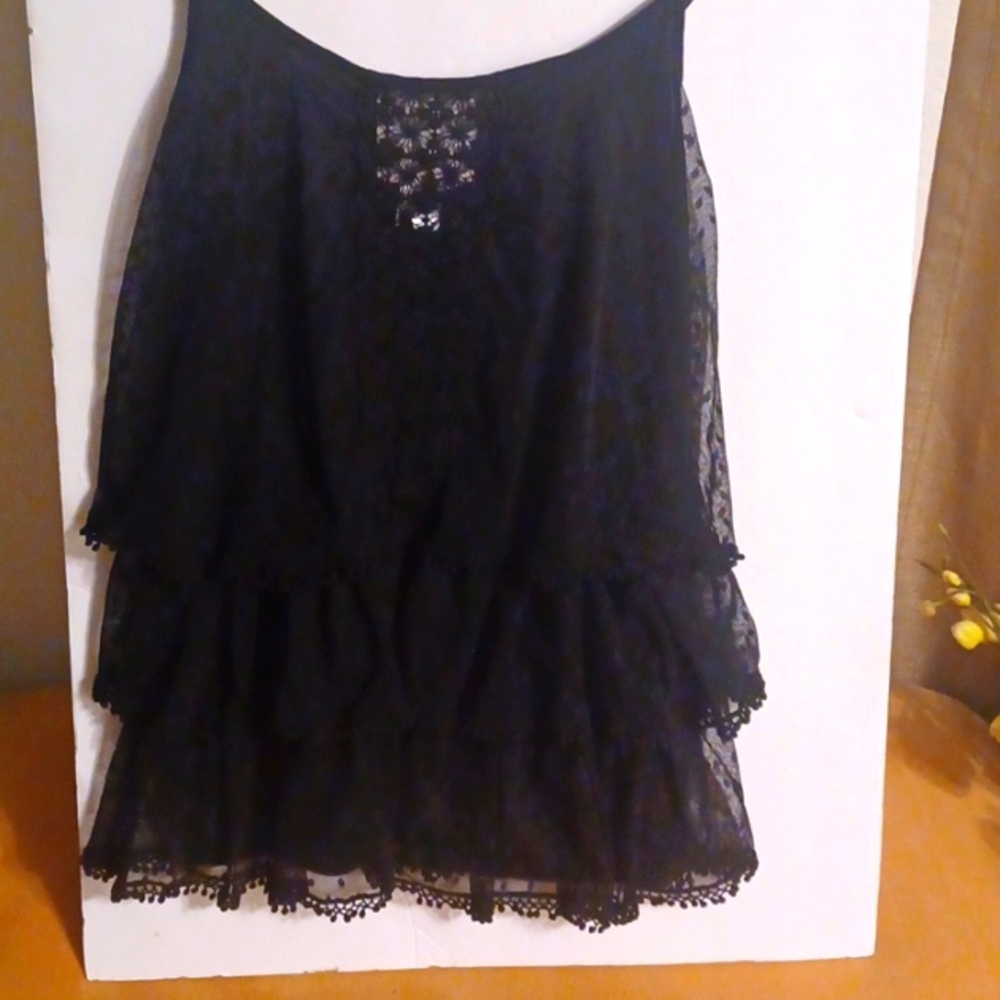 Small imaginary voyage black ruffle flair tank top